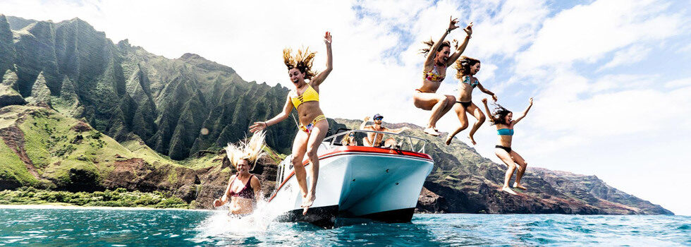 Na Pali Coast Adventure Boat - Adventure Tours Hawaii